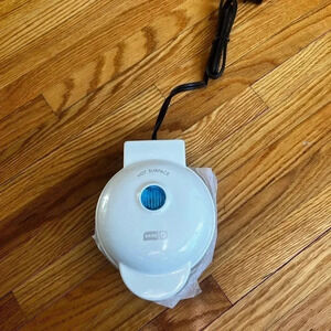 Mini waffle maker